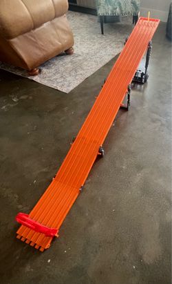 2017 Hot Wheels Racing Alley Fan-Favorite Race Tracks Super 6-Lane