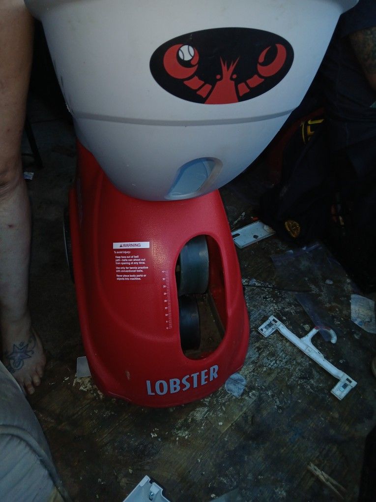 Lobster Automatic Tennis Serving Machine