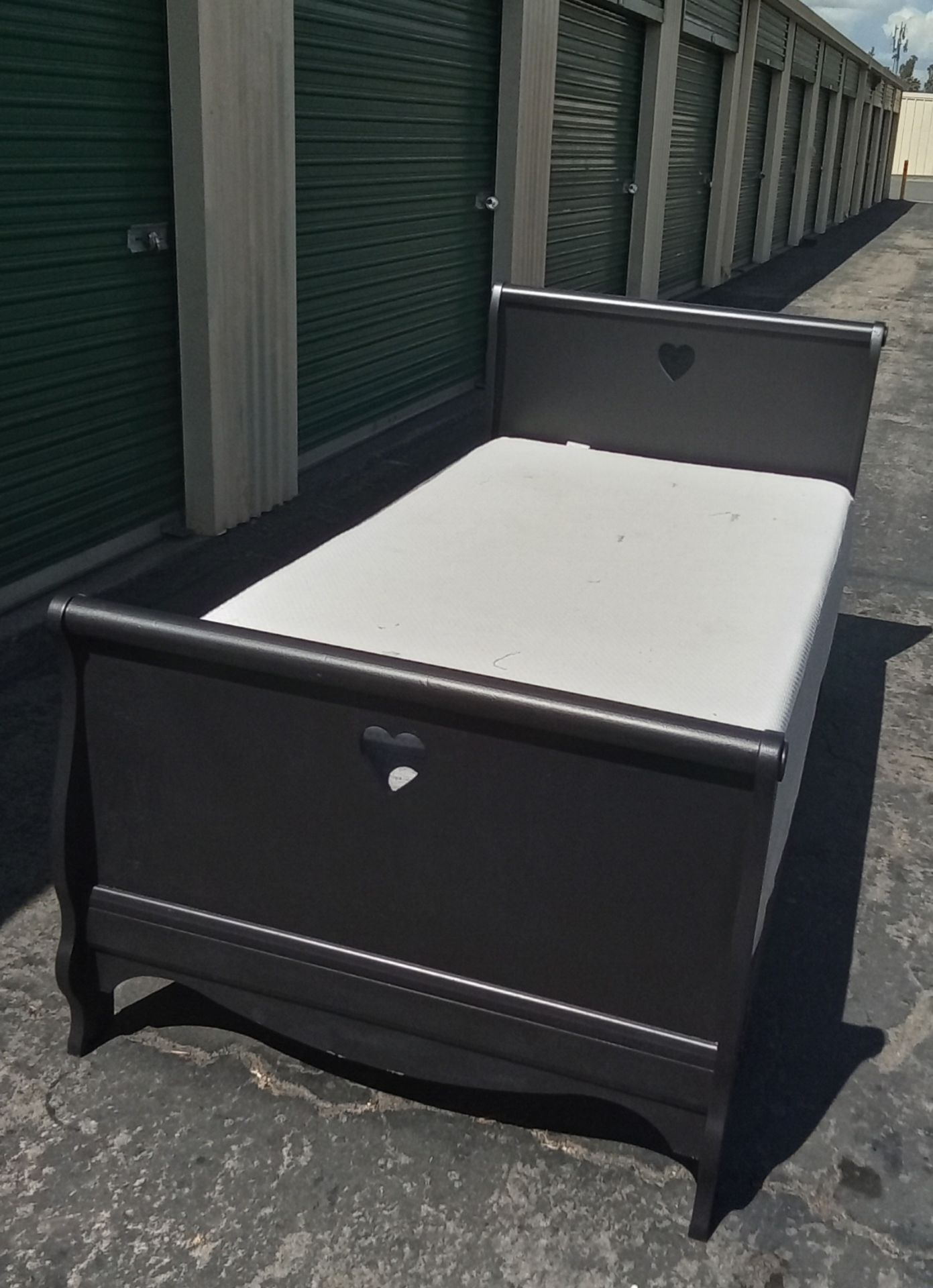 TWIN BED FRAME WITH BOX SPRING AND MATTRESS