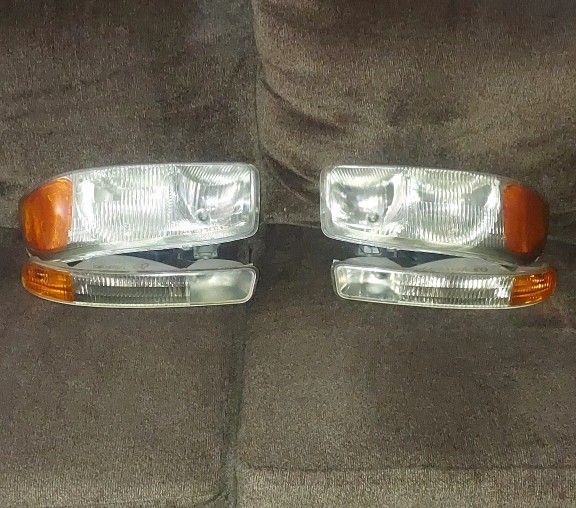 2003 Yukon Headlights & Turn Signal Lights