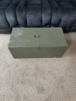 Military footlocker with lots of extras Military footlocker with lots of extras