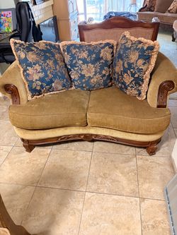 Like New love seat