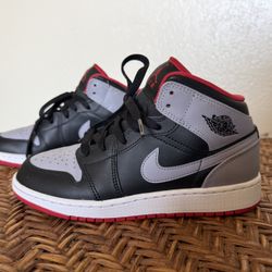 Nike Air Jordan 1 Mid GS Youth Size 4.5Y Shadow Bred Sneakers DQ8423-006