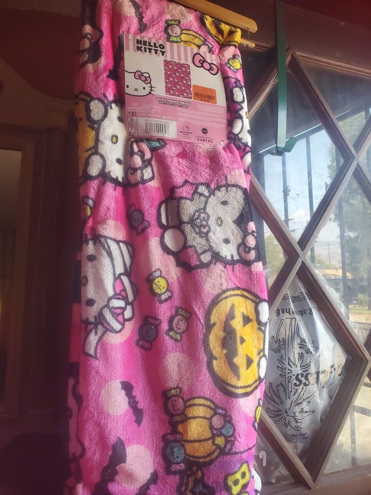 Hello Kitty Halloween Blanket