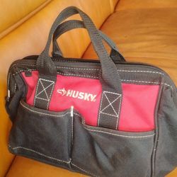 Husky 4 Pocket Zippered Tool Bag
