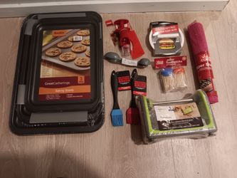 Lot of new kitchenware (baking sheets, spiralizer, etc)