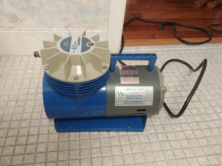 W.R Brown Speedy Air Compressor Model PC301
