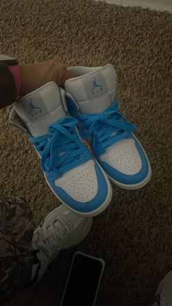 Jordan Mid 1s