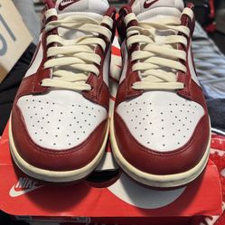 Women’s Nike Dunk Low Size 7.5W