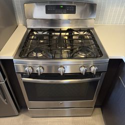 GAS STOVE— Like New 