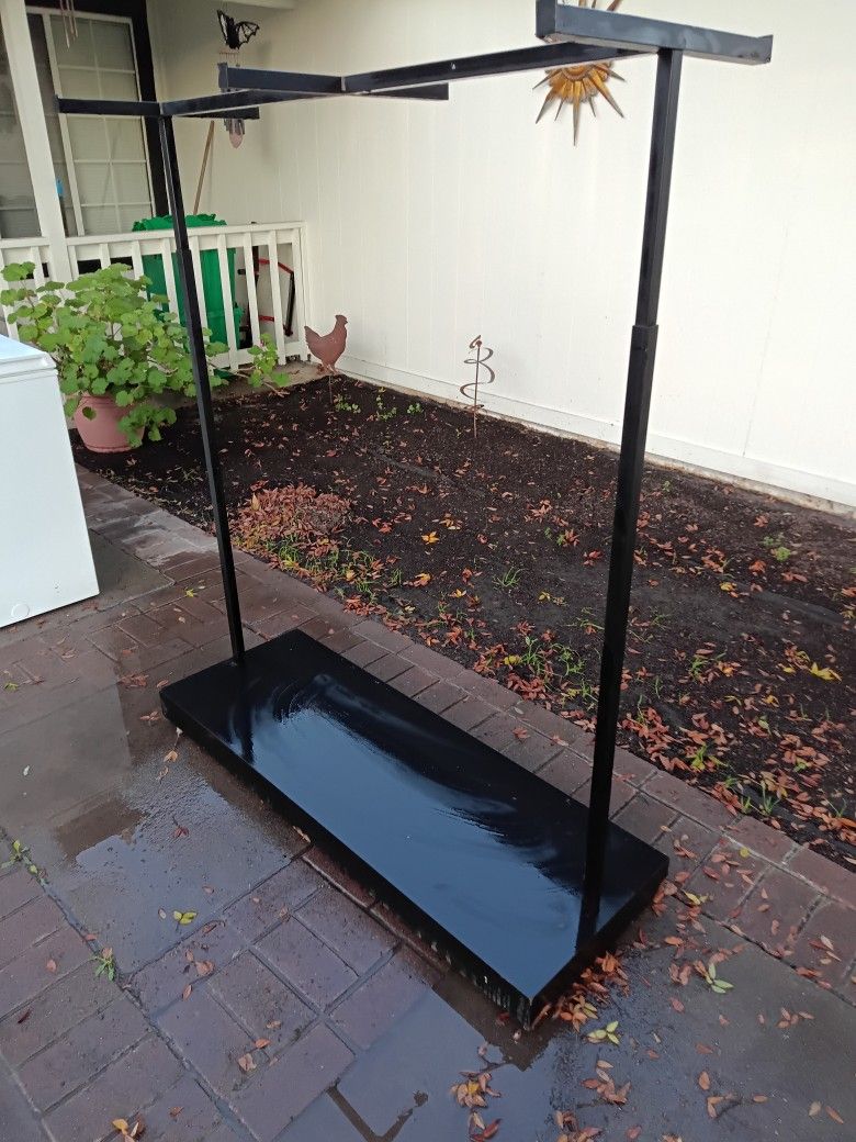 5ft High Clothing Rack 