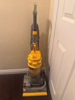 Dyson Upright Bagless Vacuum