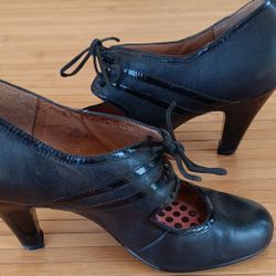 ❤️ SOFFT, Ladies Black Leather Retro Style Heels! 🌼 Size: 10W 