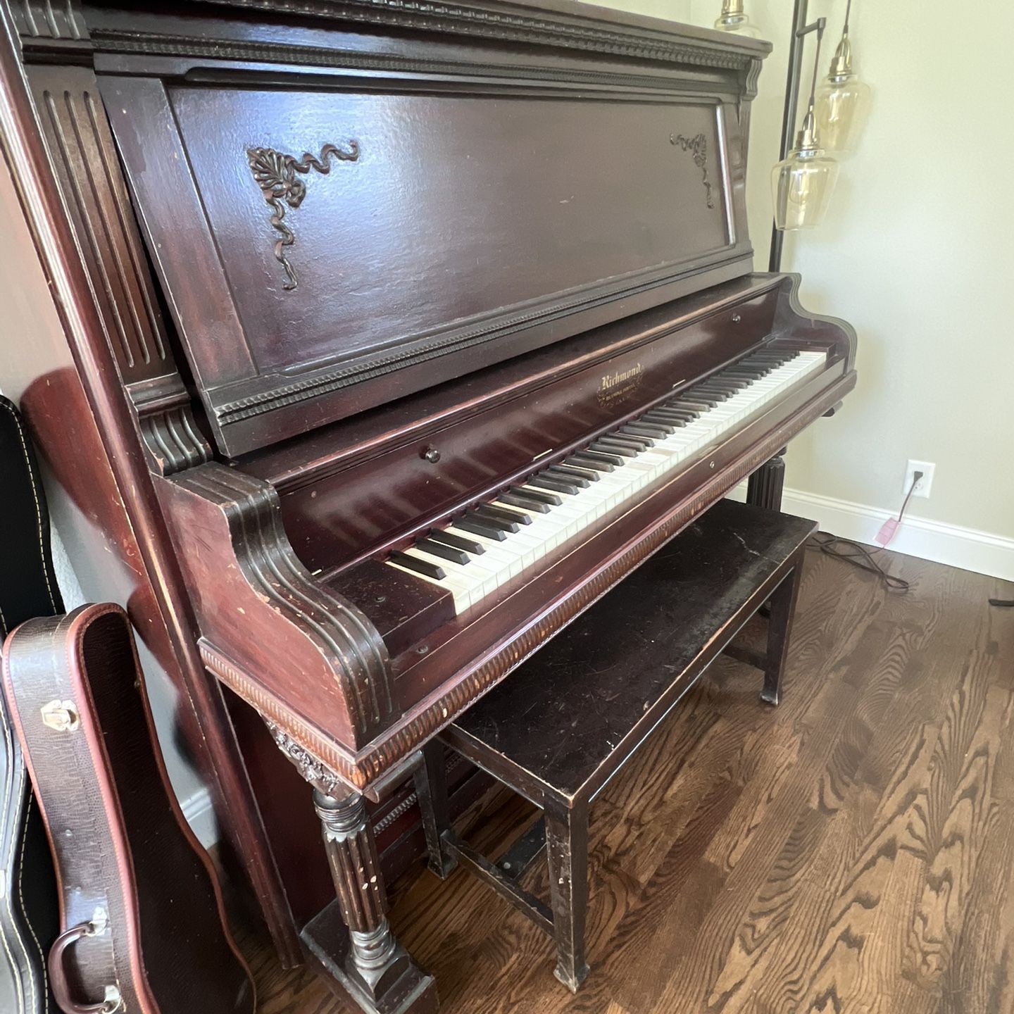 Vintage 1901 Upright Piano. free.