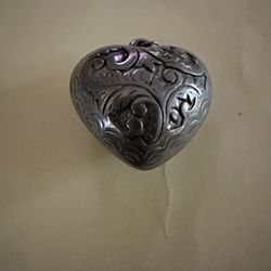 Vintage Elegant Engraved Heart Necklace Pendant