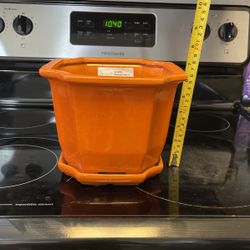 Large Planter Pot With attached tray