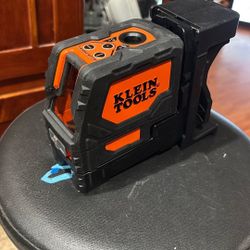Klein Tools Model 93LCLS cross line and plum spot combination laser level new