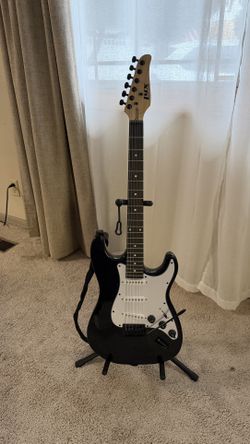LyxPro Electric Guitar Starter Kit + 20W Amp + Stand — Like New