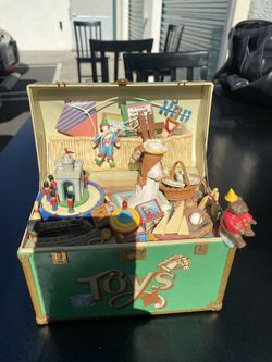 Musical toy decorative piece