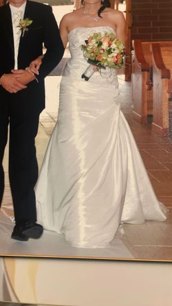David’s bridal wedding dress size 2