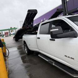 Vehicle Relocation / Se Transportan Vehículos