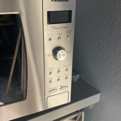 Panasonic Oven with cyclonic wave inverter technology 