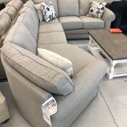 Brand New 🔥 Alexvale Brantley 3 Piece Sectional Sofa With Cuddler