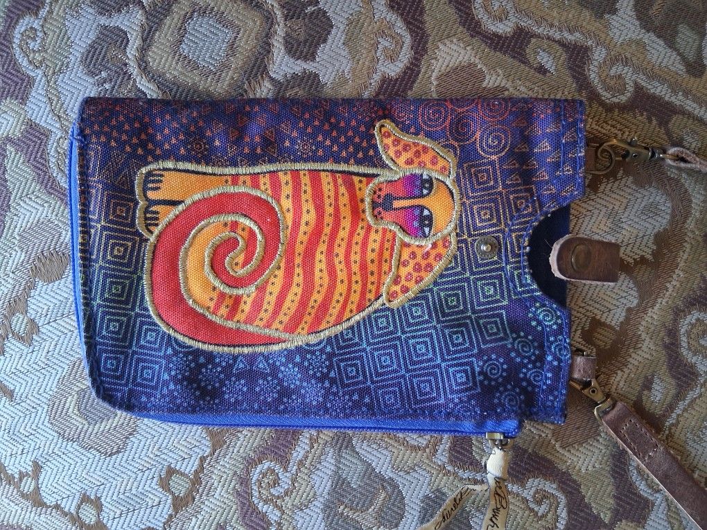Laure'l Burch Embroidered Cat Crossbody Handbag