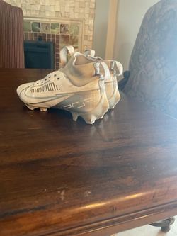 Nike cleats size 7
