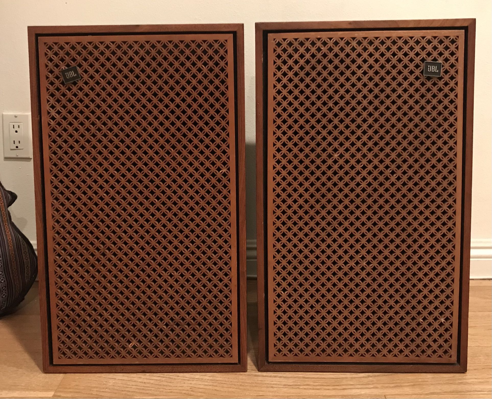 Jbl Lancer 99 Vintage Speakers. Woofer Re-foam & Crossover Recapped.