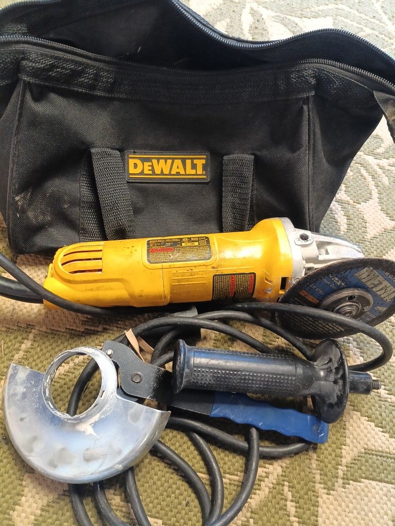 DeWalt DWE4011 Angle Grinder 