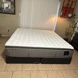 KING SIZE STEARNS & FOSTER SET