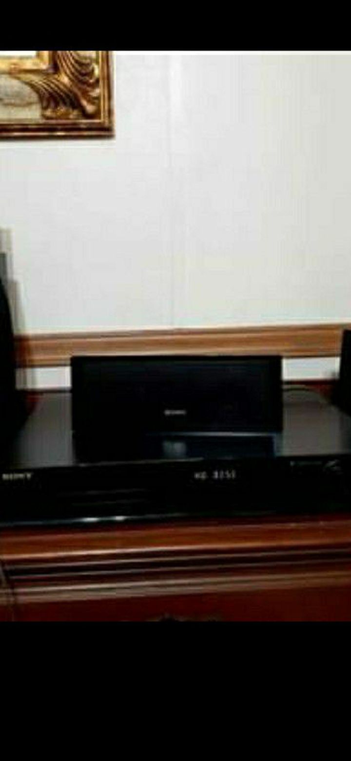 Sony Home Theater System Record-to-USB DAV-DZ175 DVD Receiver 5 Speakers