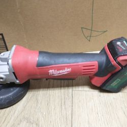 Milwaukee Angle Grinder With Xc5.0ah Battery 