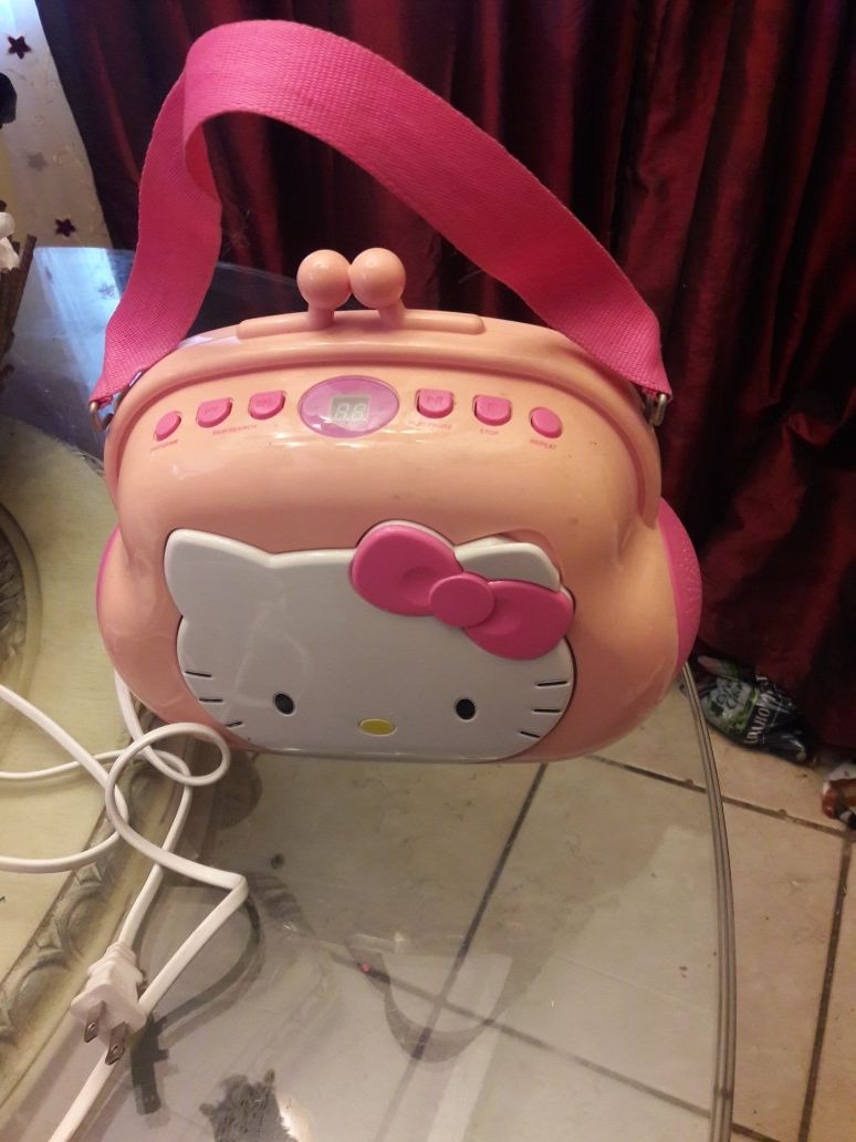 HELLO KITTY AM FM RADIO AND CD PLAYER