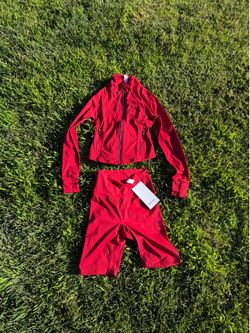 Red cropped lululemon set
