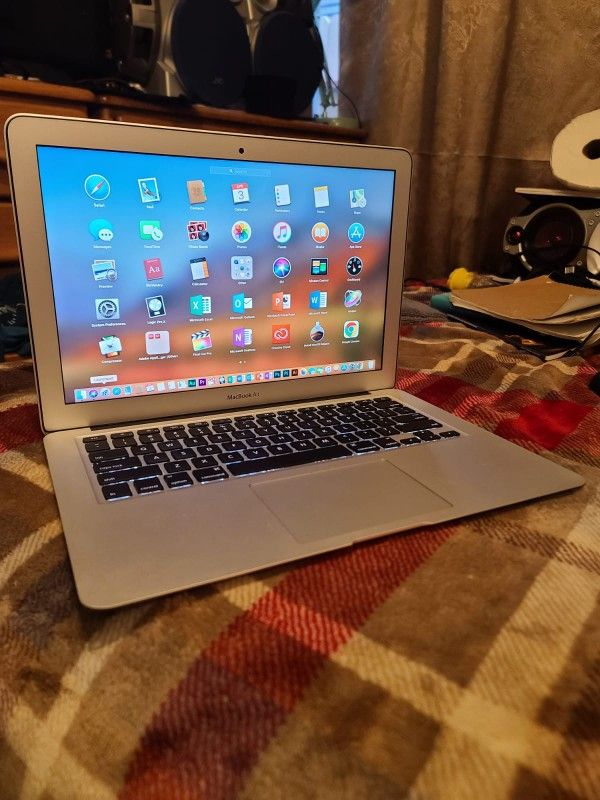 Excellent 13 inch Apple Macbook Air Laptop Computer 2015 With Intel Core i5 Processor With Programs