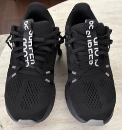 On Cloud surfer women’s shoes size 8.5