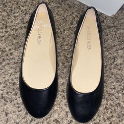 Women’s Black Flats Size 9