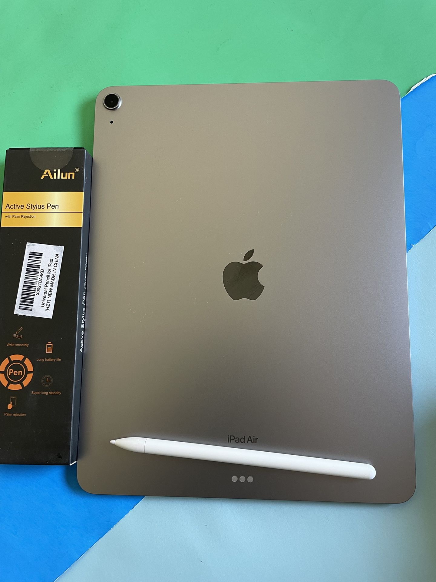 Apple IPad Air 13” (M2 chip / 2024  model) 128GB with Pen, keyboard & Accessories (warranty 10/2025) 