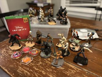 Disney INFINITY with 19 Characters
