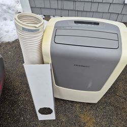 11.000 BTU PORTABLE AIR CONDITIONER.