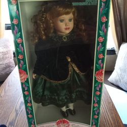 Collection Porcelain Doll 