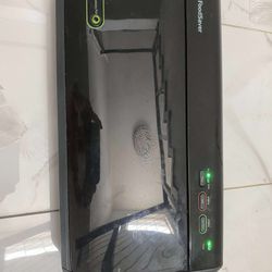 FoodSaver FM2100 Vacuum Sealing System for Food Preservation