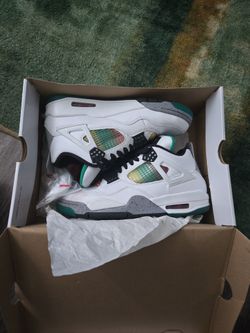Was AIR JORDAN 4 RETRO