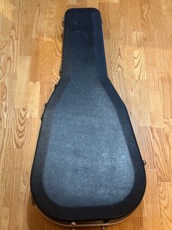 Gator GC Series Deluxe ABS Molded Acoustic Guitar Case.