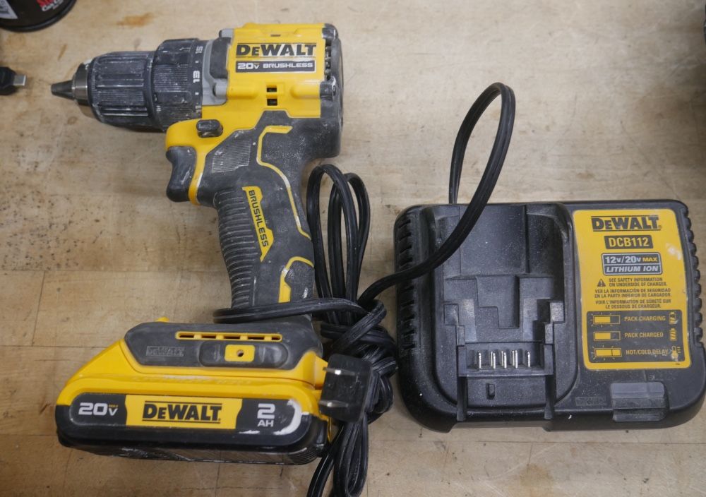dewalt dcd794 drill w 2ah battery & dcb112 charger pre owned 883646-1