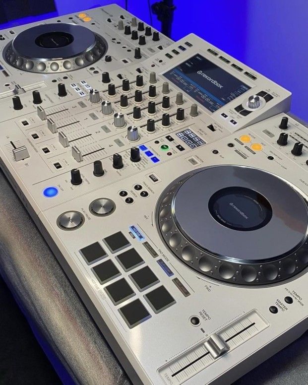 PioneerXdJ-XZ (white) With RekordBox