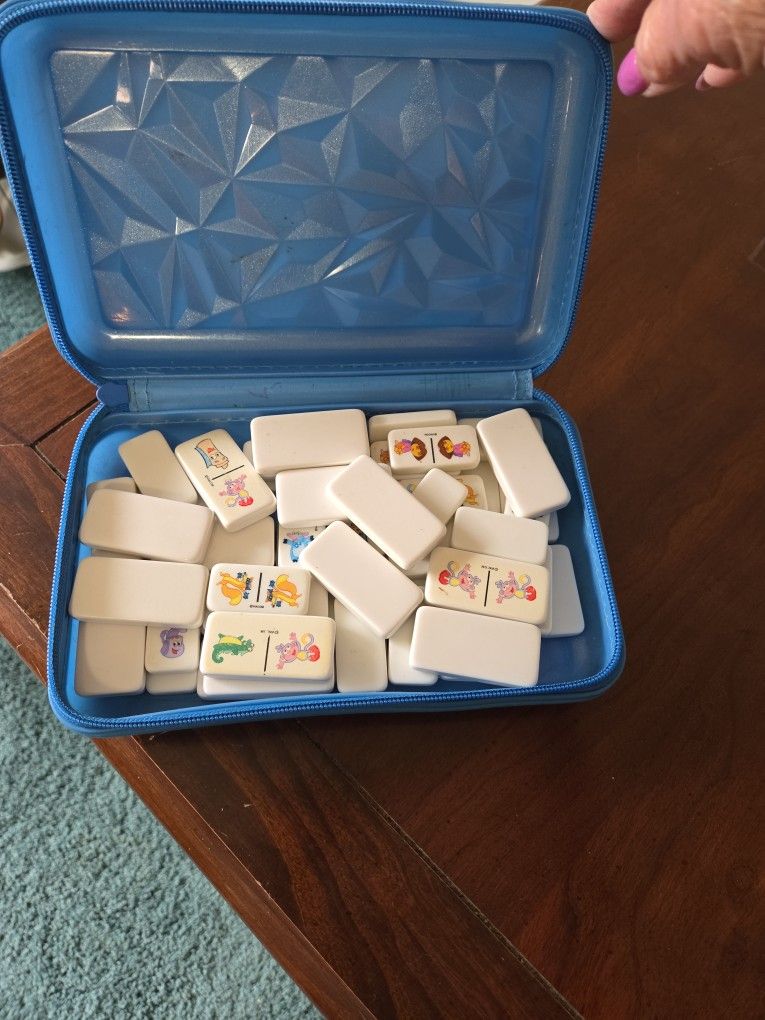 DORA DOMINOES IN ZIPPER CASE SEE DESCRIPTION 