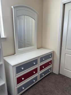 Full bedroom set (Everything In photos included)